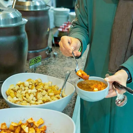 ホテル Tugra Halal 4*