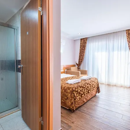 Tugra Halal Otel 4*